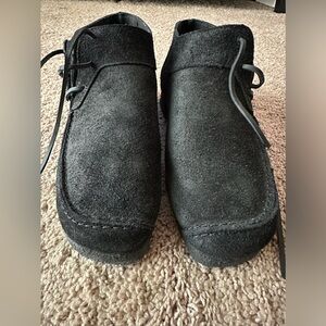 Mens Clark’s Wallabee size 8.5.